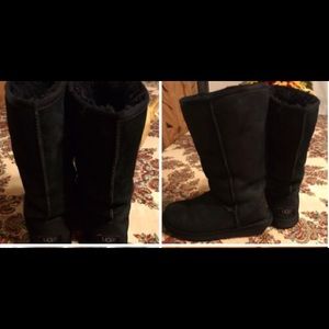 Black short ugg boots